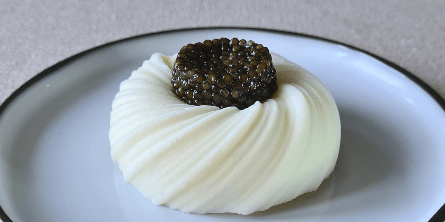 Mellemret - caviar med yoghurtis og citronconfit